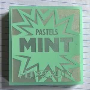 HUDA BEAUTY Mint Pastels Eyeshadow Palette